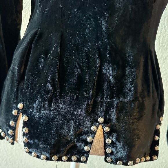 VINTAGE BMW designs velvet top/blazer - Picture 5 of 8